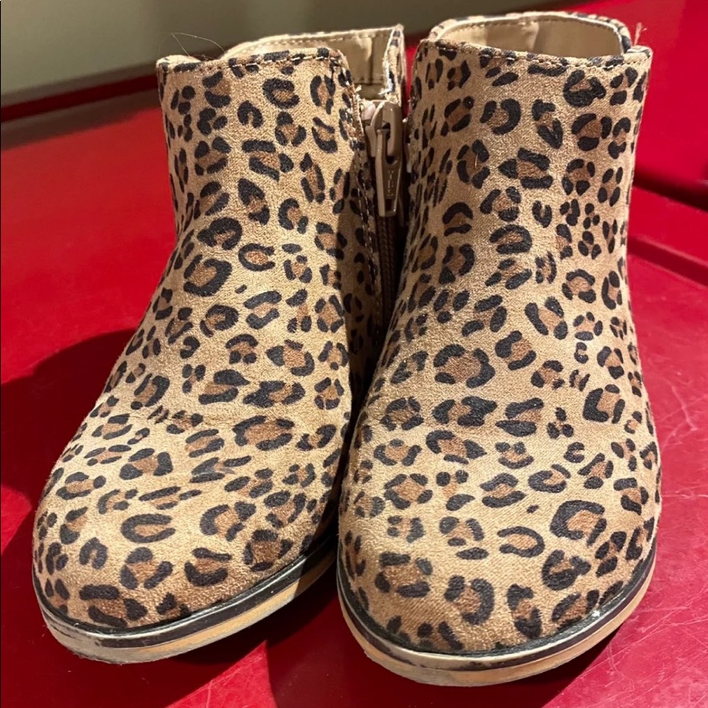 Girls Cute boots size 8